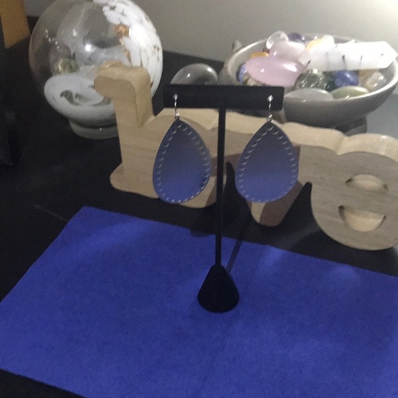 Jewelry - 🔴 Silver Drop Earrings